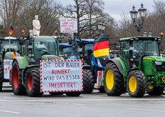 Nemški kmetje še naprej vztrajajo: zopet so zavzeli Berlin