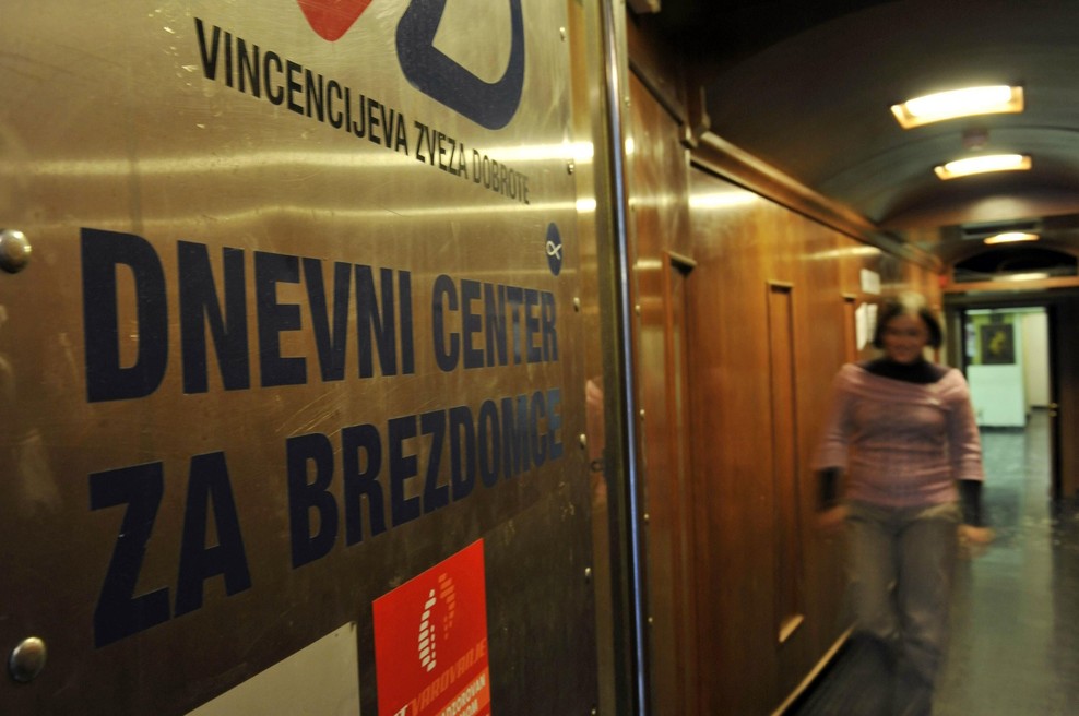 Ukinjanje zavetišča za brezdomce: jih bodo izselili zaradi bližine luksuznega stanovanjskega kompleksa? (foto: Tina Kosec/Bobo)