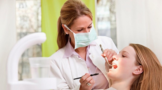 Pot do zobozdravnika še težja: med stavko prenaročajo posege (foto: Profimedia)