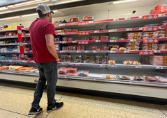 Trgovke zasačile tatu med krajo in poklicale policijo: ko je policija odšla, pa …