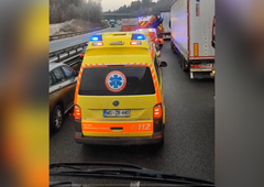 Huda prometna nesreča na pomurski avtocesti, reševalni konvoj pa obstal: tokrat niso bili krivi vozniki, ampak ... (VIDEO)