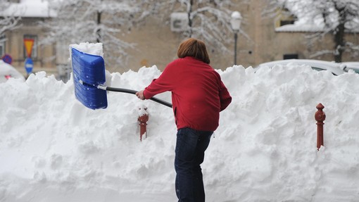 Vremenoslovci opozarjajo: pripravite lopate, prihaja sneg