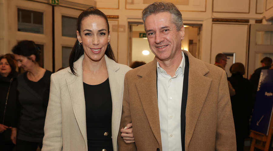 Tino Gaber in Roberta Goloba zasačili v gledališču: ogledala sta si predstavo o skopuštvu (FOTO) (foto: Mediaspeed/Saša Despot)