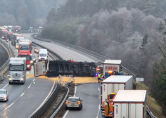 Huda nesreča na pomurski avtocesti terjala eno življenje
