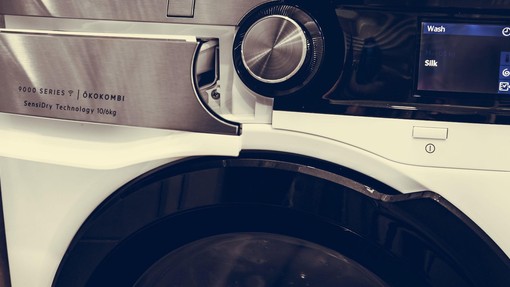 Niti doma nismo več varni? Uporabnik zabeležil sumljivo dejavnost pralnega stroja, so nadzor prevzeli hekerji?!