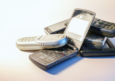 Po 12 letih sprememba na vrhu najbolj priljubljenih mobilnih telefonov (bi uganili, katerega imajo ljudje najraje?)