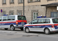 Slovenka v Avstriji zakuhala hud incident: na parkirišču namerno zapeljala v usmerjevalca prometa in pobegnila, nato pa ...