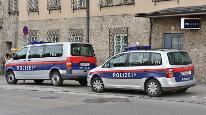 Slovenka v Avstriji zakuhala hud incident: na parkirišču namerno zapeljala v usmerjevalca prometa in pobegnila, nato pa ... (foto: Profimedia)
