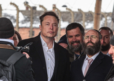 Elon Musk po obtožbah, da podpira antisemitizem, obiskal Auschwitz in bil gost na konferenci o antisemitizmu