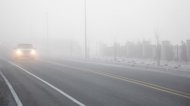 Previdno na cestah: gosta megla zmanjšuje vidljivost, nastajajo zastoji (foto: Profimedia)