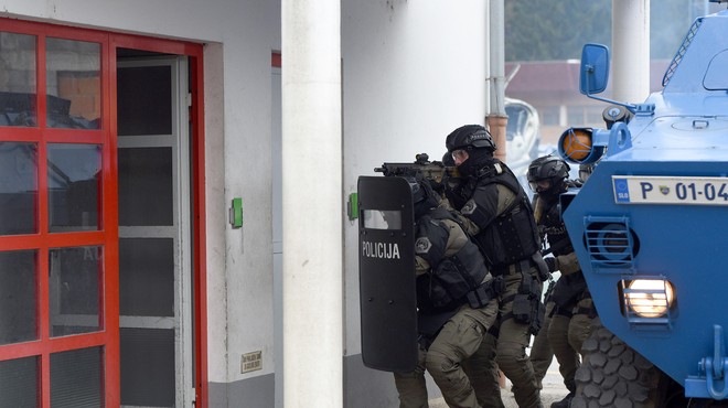 Vaja specialne policijske enote in gasilcev v primeru terorističnega napada. (foto: Borut Živulović/Bobo)