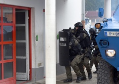 Stopnja terorističnega napada tako visoka kot še nikoli prej: veste, kako se odzvati v primeru napada?