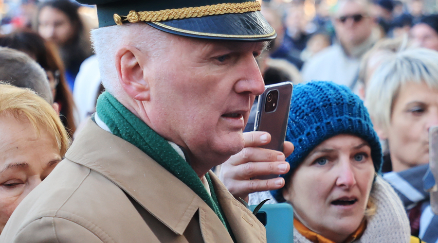 Besedna vojna Ladislava Trohe in Saše Petek: pojoči major prepričan, da je gostobesedna Štajerka storila kaznivo dejanje (foto: Žiga Živulovič jr./Bobo)