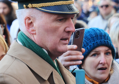 Besedna vojna Ladislava Trohe in Saše Petek: pojoči major prepričan, da je gostobesedna Štajerka storila kaznivo dejanje