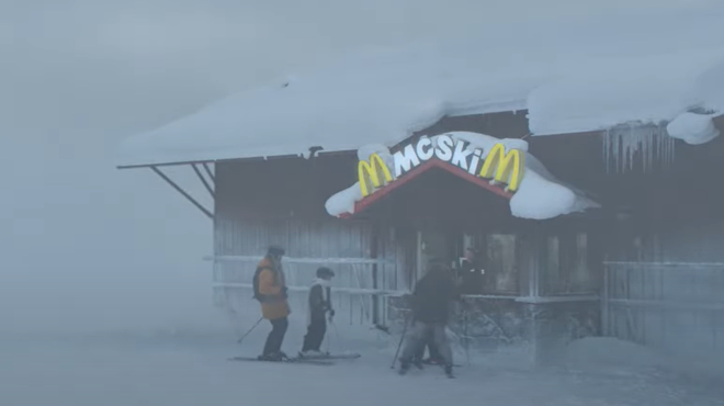 Med smučanjem se najbolj prileže ... McDonald's?! Spoznajte prvi McSki (s smučkami na burger) (foto: Facebook)