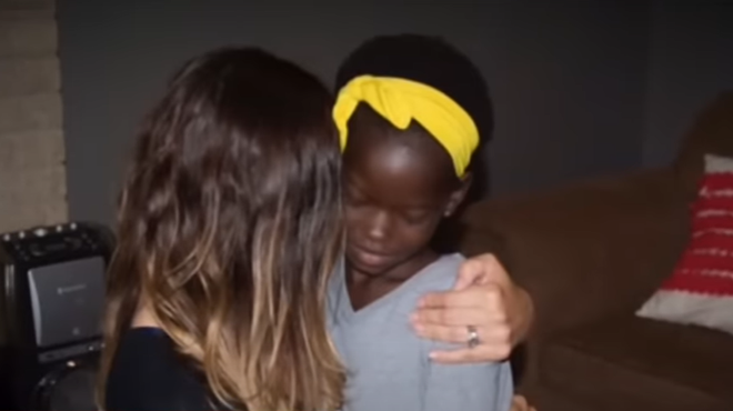Družina posvojila deklico iz Ugande, misleč, da je zlorabljena: ko se je naučila jezika, je razkrila strašljivo zgodbo (foto: Posnetek zaslona/YouTube)
