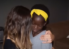 Družina posvojila deklico iz Ugande, misleč, da je zlorabljena: ko se je naučila jezika, je razkrila strašljivo zgodbo