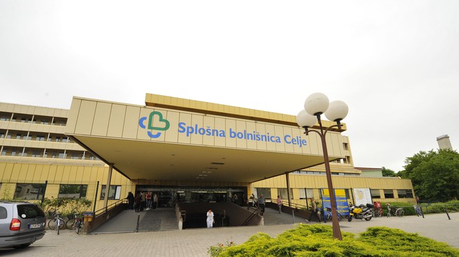 Zdravniki celjske bolnišnice vlado pozivajo k takojšnjim rešitvam (razmere so vse slabše) (foto: Žiga Živulovič jr./Bobo)