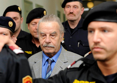 "Ganjena pošast": odločitev avstrijskega sodišča razjezila številne, Josef Fritzl po novem ...