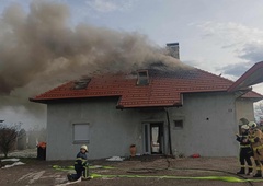 FOTO: Zagorelo v stanovanjski hiši, na kraj nesreče prihiteli gasilci