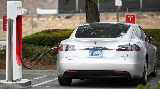 So se ljudje naveličali električnih vozil? Tesla se sooča z vedno večjimi težavami (foto: Profimedia)