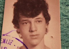 Bi ga prepoznali? Znani Slovenec navdušil s fotografijo iz osnovnošolskih dni (FOTO)