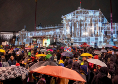 Pri sosedih množični protesti proti skrajni desnici: na ulice odšlo na deset tisoče ljudi