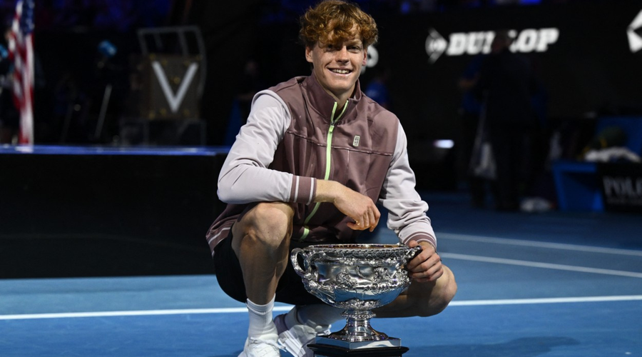 Tenis slavi zmago simpatičnega Tirolca: Jannik Sinner sploh prvič v finalu, a takoj že na prestolu (foto: Profimedia)