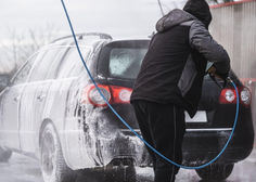 Zima ni izgovor za čist avto: to so razlogi, zakaj ga morate redno prati tudi v mrzlih mesecih