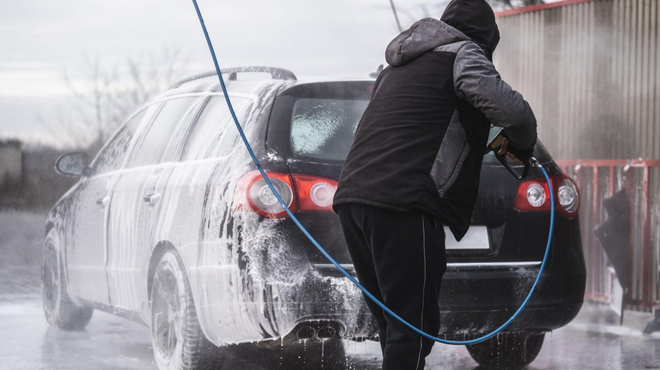 Zima ni izgovor za čist avto: to so razlogi, zakaj ga morate redno prati tudi v mrzlih mesecih (foto: Profimedia)