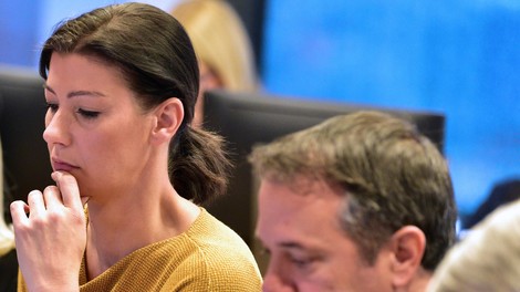 Afera sodna palača: se je Golob odločil o politični usodi Dominike Švarc Pipan?