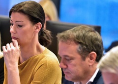 Afera sodna palača: se je Golob odločil o politični usodi Dominike Švarc Pipan?