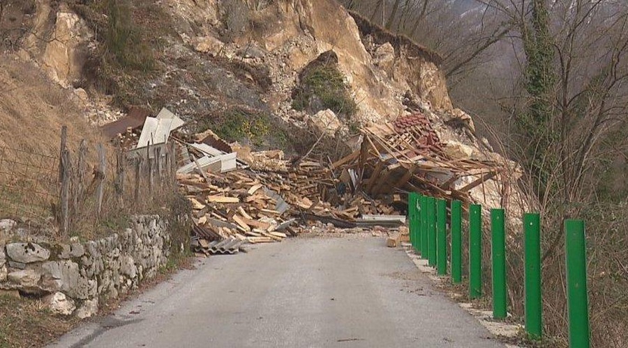 Stanje po plazu: prebivalcem Čadrga omogočen dostop v dolino, obisk Javorce pod vprašajem (foto: Facebook/Pot miru/Walk of Peace)