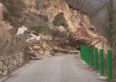 Stanje po plazu: prebivalcem Čadrga omogočen dostop v dolino, obisk Javorce pod vprašajem