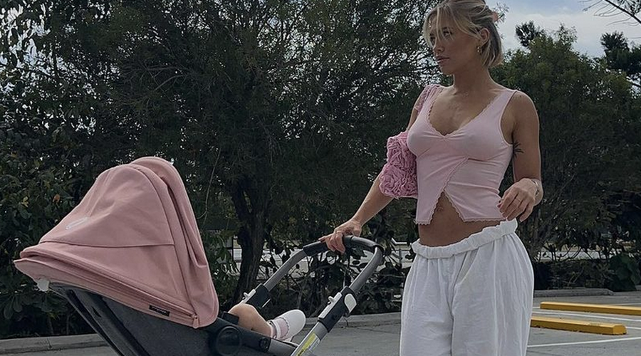 Vplivnica je na porodniški, a še vedno promovira izdelke – je to sporno? (Odvetnica odgovarja) (foto: Instagram/tammyhembrow)
