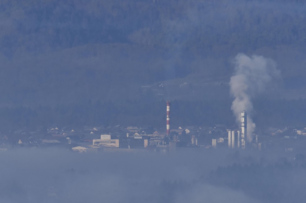 Izpusti zelo nevarnih rakotvornih snovi pestijo Škofjo Loko! (Civilne iniciative na nogah) (foto: Bobo)