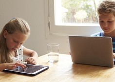 Otroci in pretirana raba zaslonov: kako pogosto pa vi v otrokovi družbi uporabljate digitalne naprave?