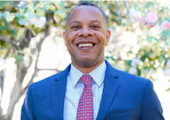 Zgodba moškega, ki je zbolel za rakom na dojki: "Oči, zakaj je ena tvoja bradavica ..."