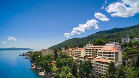 Družinska pustolovščina z maskoto Liri v Hotelu Excelsior
