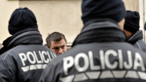 policija