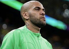 Brazilskemu nogometnemu zvezdniku zaradi posilstva grozi devet let zapora (ne sme se braniti s prostosti)