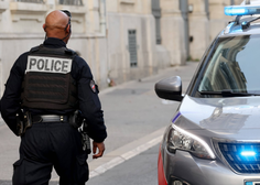 Krvav napad v Franciji: moški z nožem na pariški železniški postaji ranil več ljudi