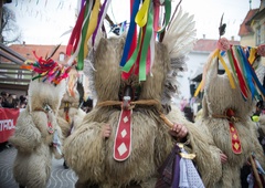 Zimski ples, ki kliče pomlad: Ptuj so zavzeli kurenti in drugi pustni liki