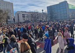 Množica protestnikov v Velenju pozivala proti visokim cenam ogrevanja: občina pripravlja ukrepe za pomoč občanom