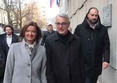 Preigravanje scenarijev: vrh SD na kriznem nedeljskem sestanku, kako naprej po obtožbah ministrice?