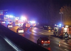 Na avtocesti prišlo do verižnega trčenja: umrle tri osebe