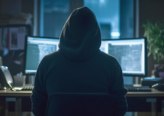 Spletno nasilje na vrhuncu: kako prepoznati in preprečiti nevarnosti, ki prežijo na internetu? (Uporabni nasveti)