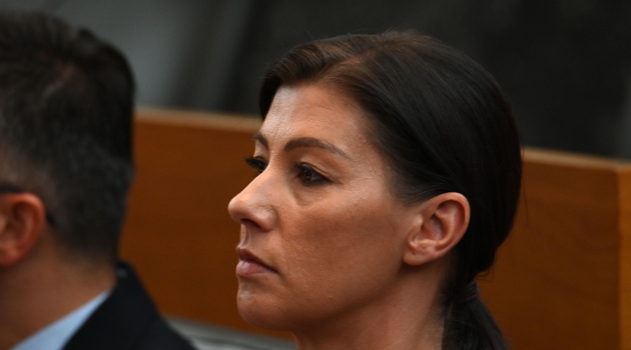 Ožigosana ministrica ponudila odstop, velik del javnosti pa jo še naprej podpira: "Dominika Švarc Pipan, ne dajte se!" (foto: Žiga Živulovič jr./BOBO)