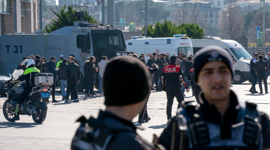 V priljubljenem velemestu je tekla kri: napadalca ranila šest ljudi in dejanje plačala z življenjem (foto: Profimedia)