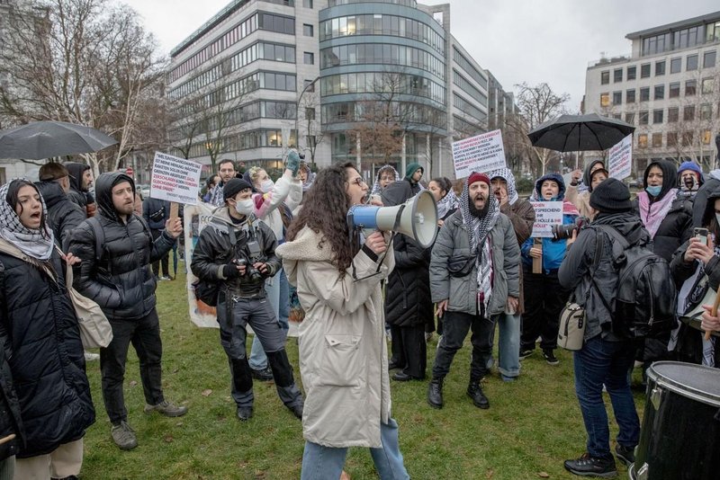 Propalestinski shod na Svobodni univerzi v Berlinu (FU).